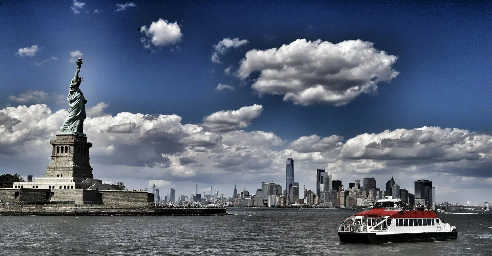 Statue of Liberty and New York City skyline, symbolizing US opportunities for foreign nationals seeking second home mortgages
